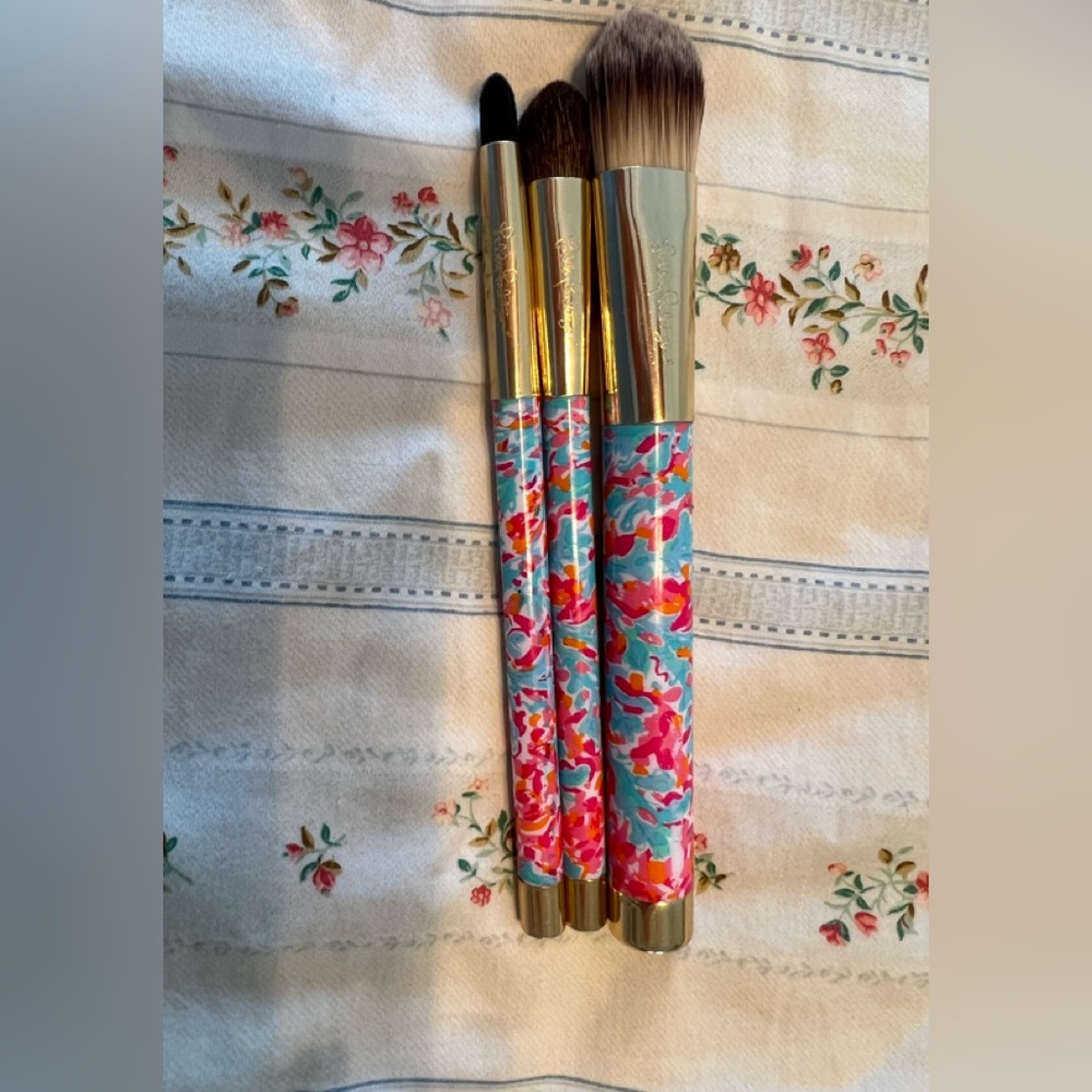Lilly Pulitzer make up brushes set of three